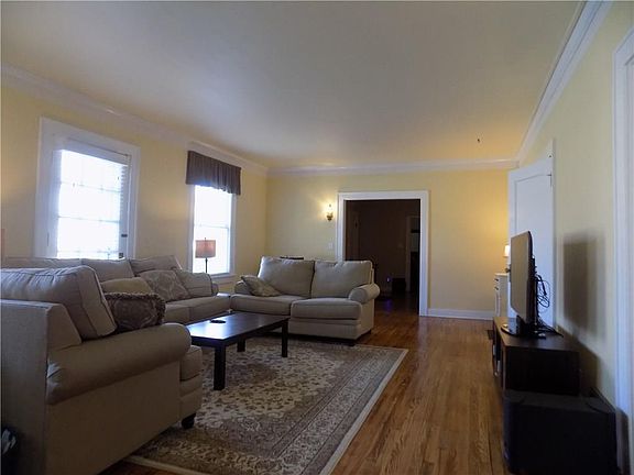 3rd image of 1440 N Everest Ave