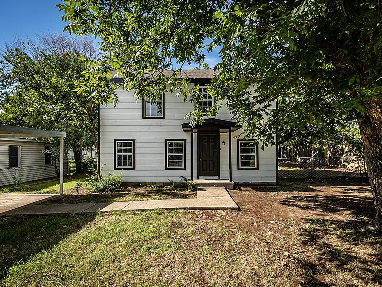 1905 NW Baldwin Ave — Photo 1