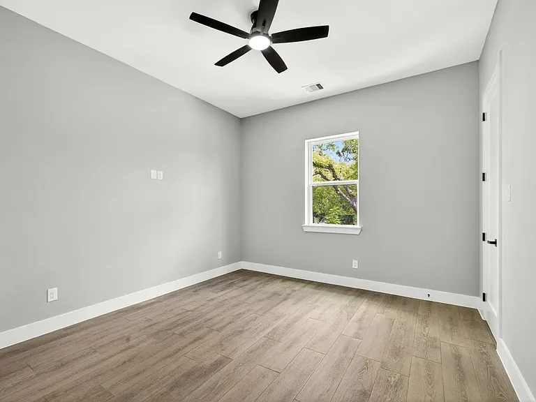 4517 Larch Ln — Photo 43