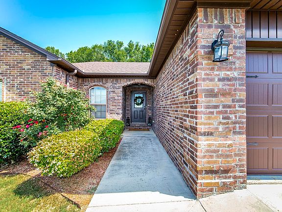 5th image of 30 Birchwood Dr