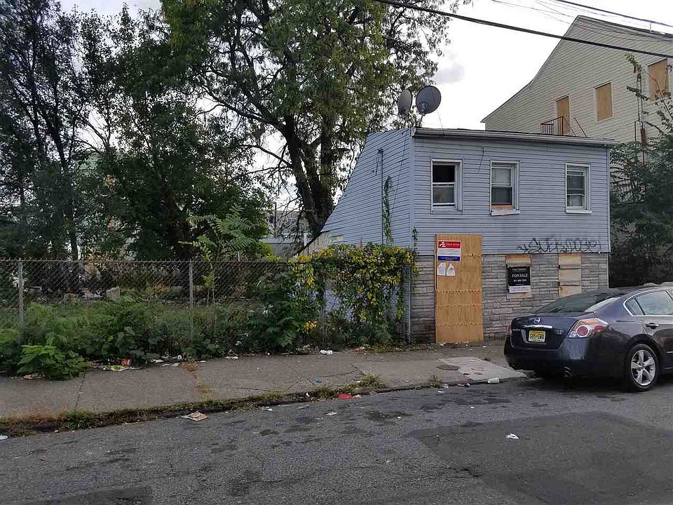2nd image of 56 Pearl St