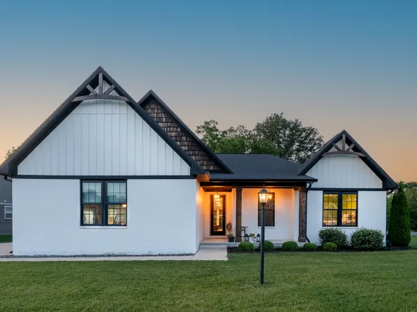 101 Saundra Dr, Fortville, IN 46040