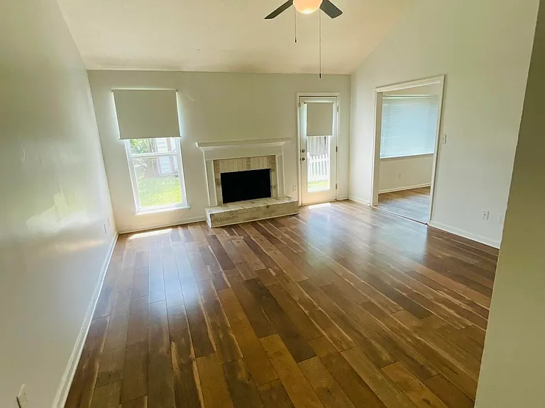 2214 Pepperidge Dr — Photo 3