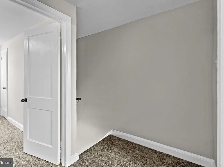 1072 Tremont Dr — Photo 11
