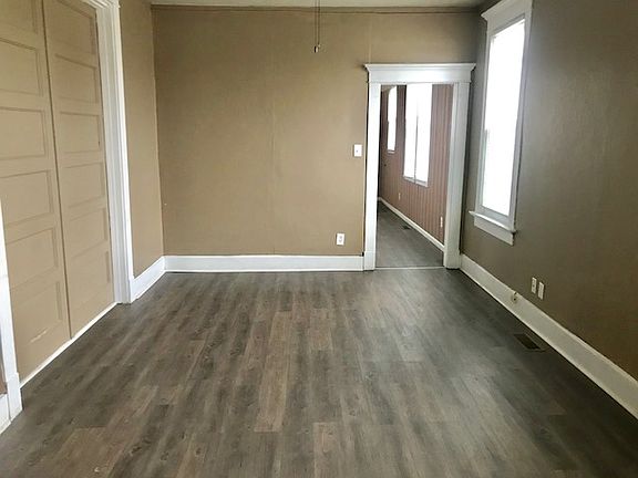 3rd image of 1118 W Illinois St