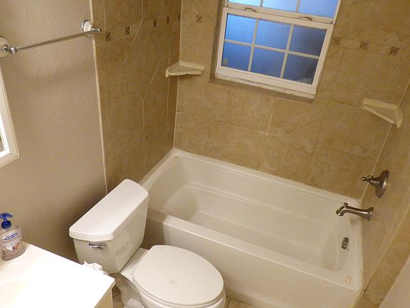 5th image of 413 NW 3rd Ave #2