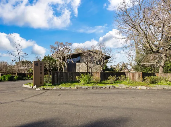 4 Atherton Is, Stockton, CA 95204