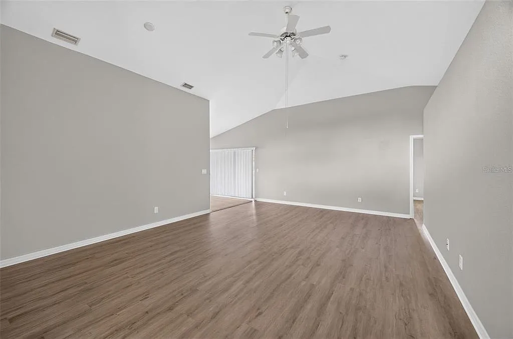 3 bed, 2.0 bath, 1422 sqft, $1,795 — Photo 4