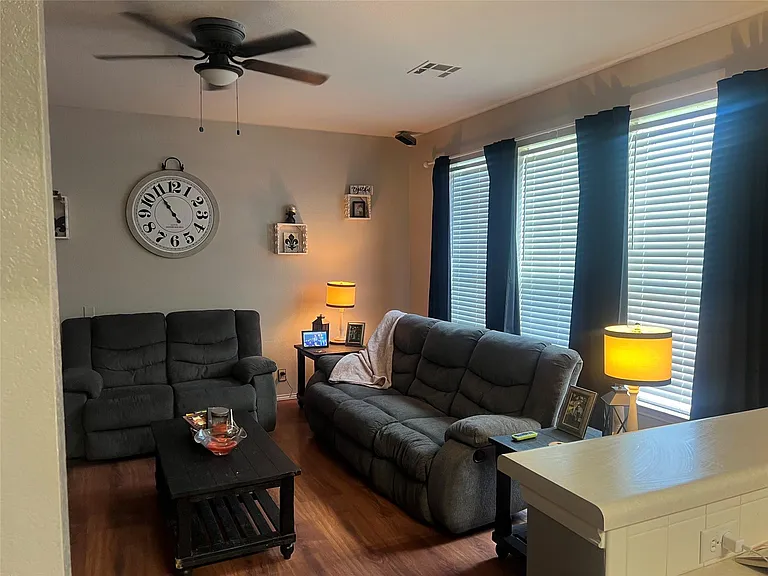 318 Belinda Ct — Photo 3