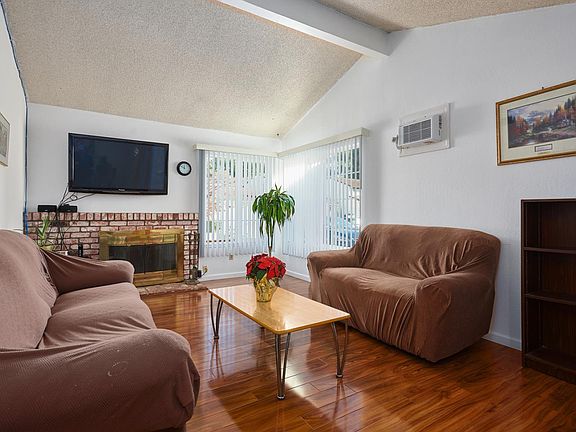 2nd image of 367 Ryegate Ct
