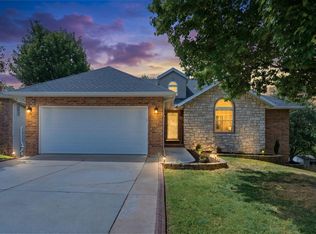 2122 W Melbourne Ct, Springfield, MO 65810