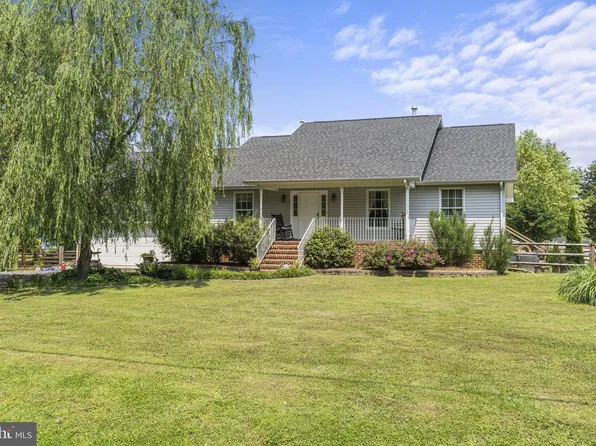 423 Haulover Cir, Montross, VA 22520