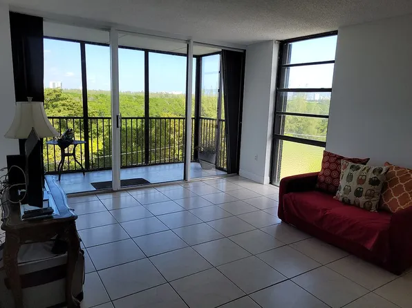 2500 NE 135th St #C502, North Miami, FL 33181