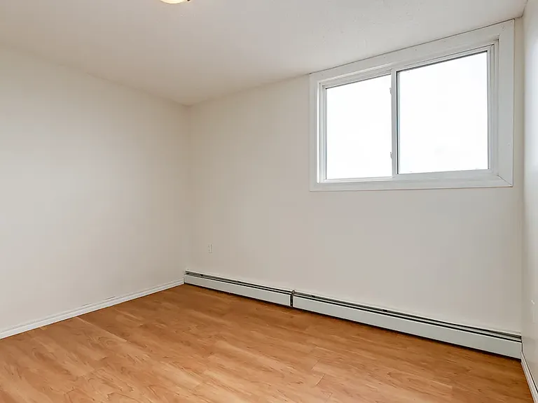 608 2nd St W #308 — Photo 22