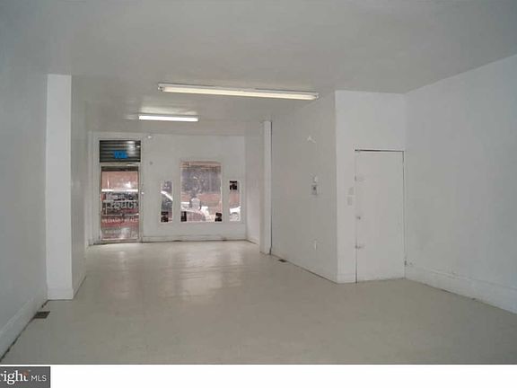 3rd image of 207 W 4th St