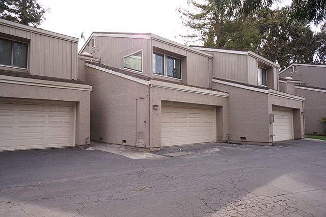 1st image of 1055 Villa Maria Ct