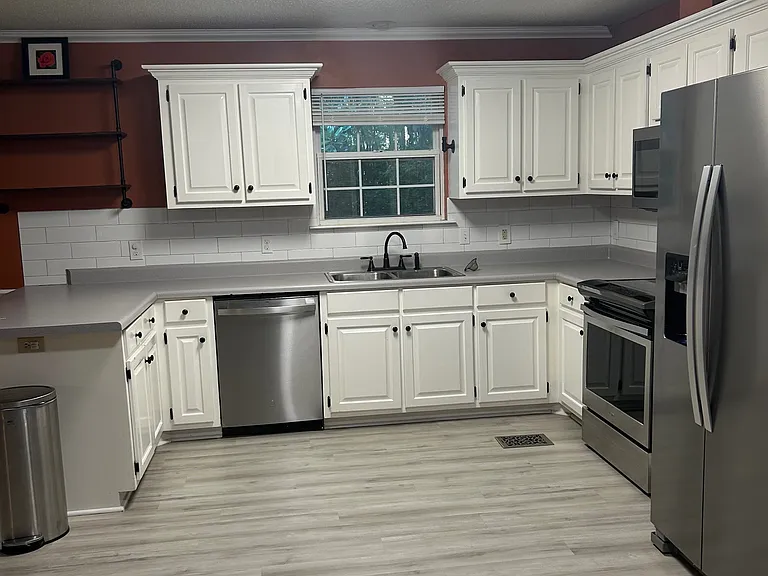 401 Habersham Rd — Photo 2