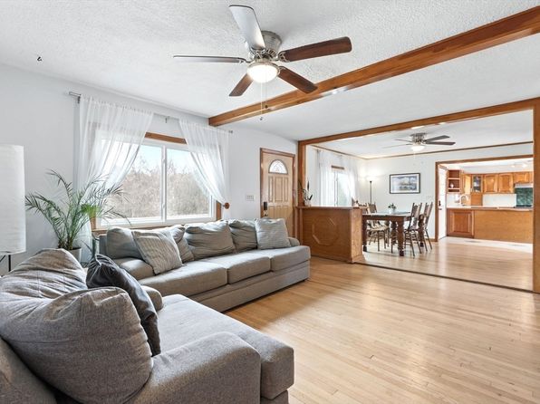 16 Pomeroy Meadow Rd, Easthampton, MA 01027