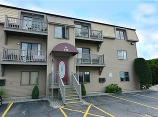 5 Village Ct UNIT 5, West Warwick, RI 02893