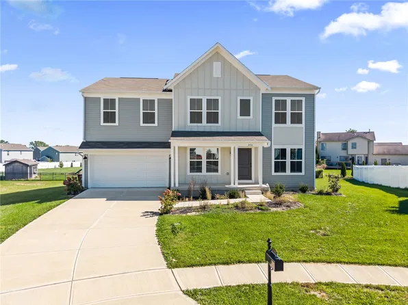 230 Litten Ct, Brookville, OH 45309