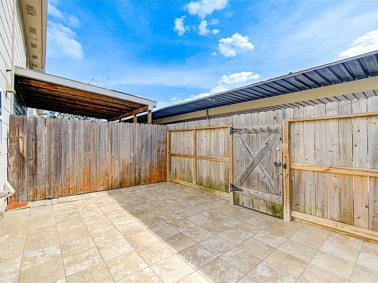 14633 Perthshire Rd — Photo 40