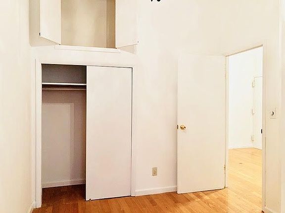 4th image of 158 Mott St APT 4