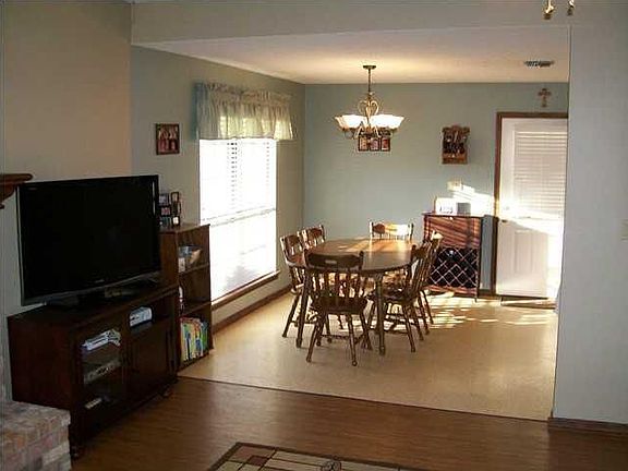 4th image of 1611 Tanglewood Dr