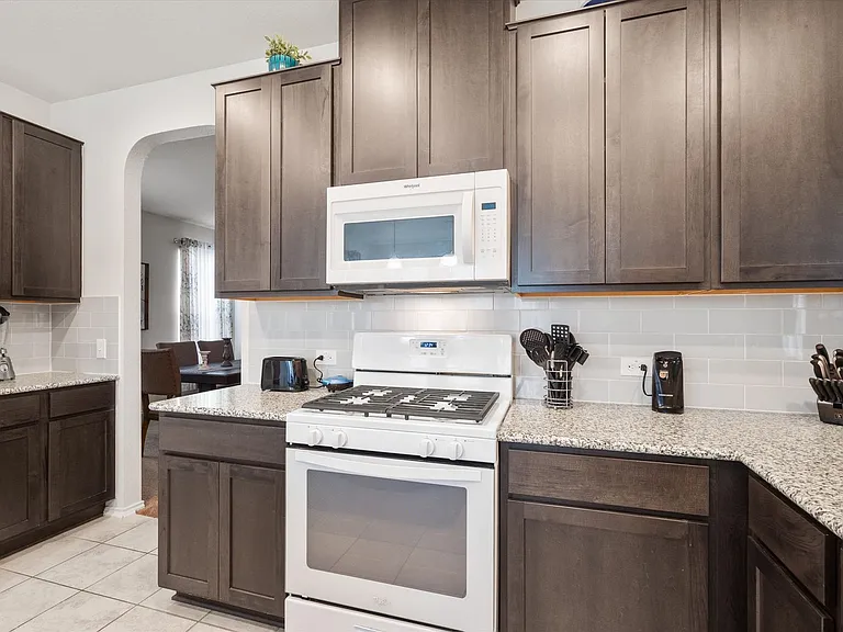 1208 Ravenside Cv — Photo 17