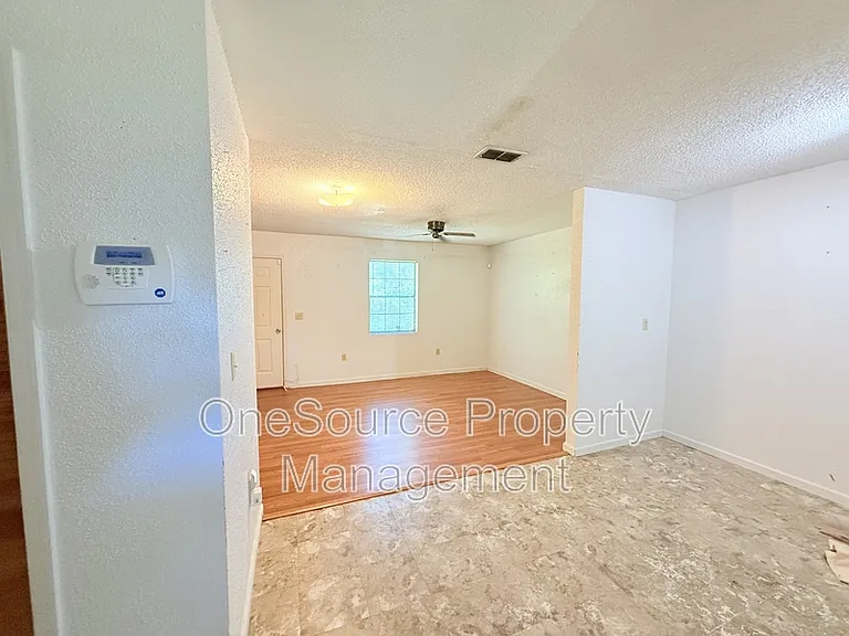 915 W Clark St #F — Photo 3
