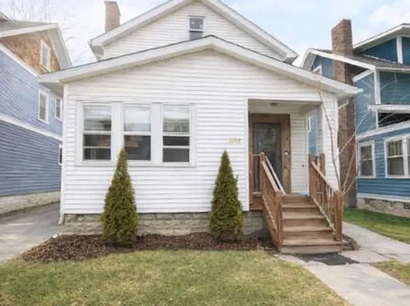 1713 Stanley Ct, Lansing, MI 48912