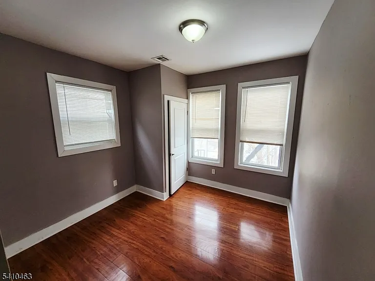 146 Hollywood Ave — Photo 17