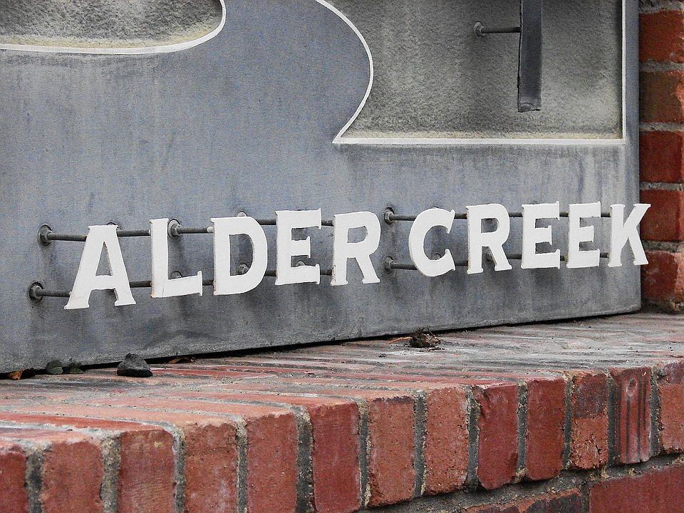 Live in Alder Creek!