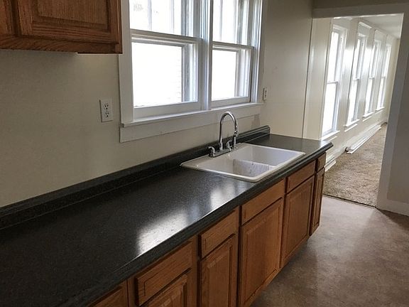 3rd image of 326 Frankfort St