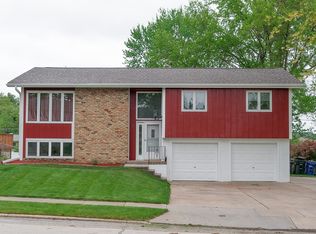 2052 Evergreen St NE, Cedar Rapids, IA 52402