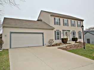 954 River Park Dr, Waukesha, WI 53189