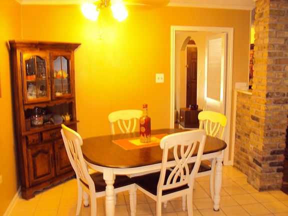 5th image of 402 Wisteria Dr