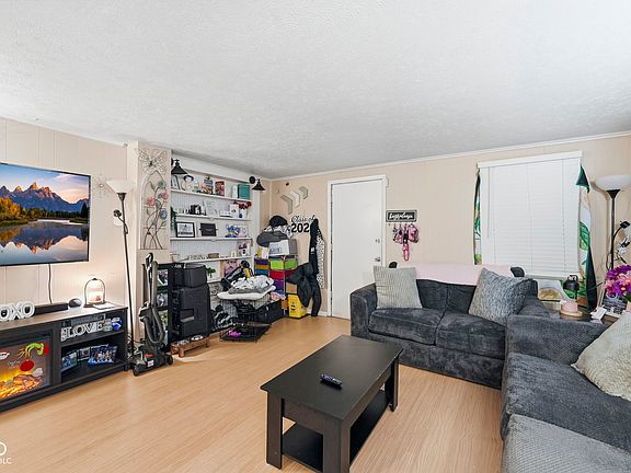 3rd image of 2122 Napoleon St