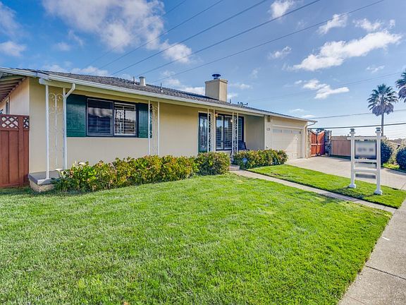 3rd image of 420 Serra Dr