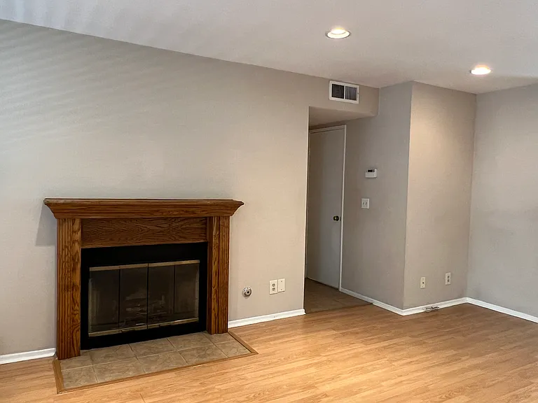 154 N Meridith Ave #9 — Photo 6