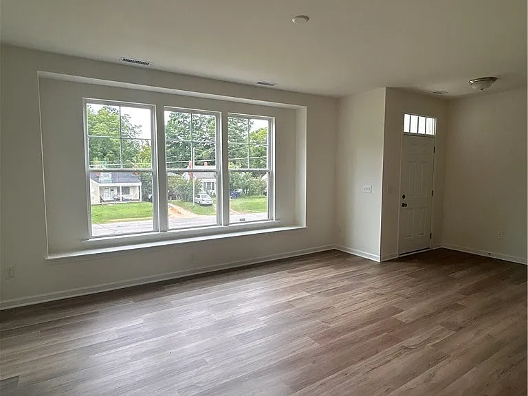 1423 Goldsboro Ave — Photo 5