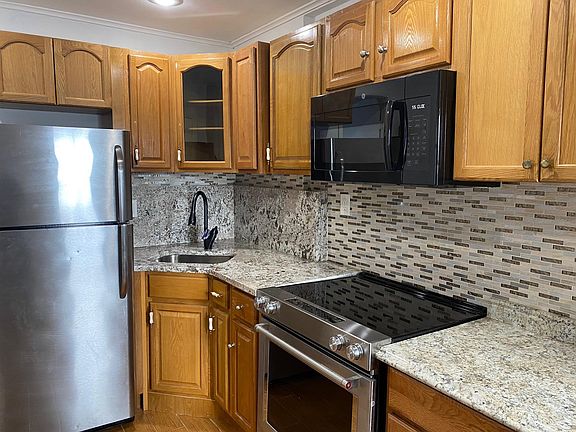 2nd image of 122-40 Farmers Blvd #2R