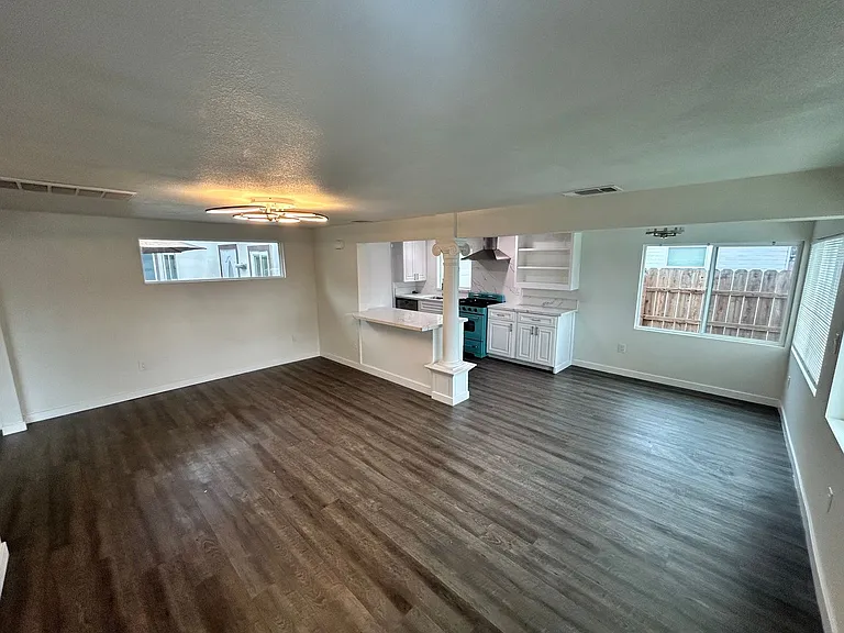 1525 W Orangeburg Ave — Photo 11