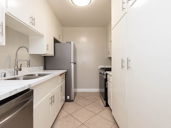 3rd image of 11946 Kiowa Ave APT 1