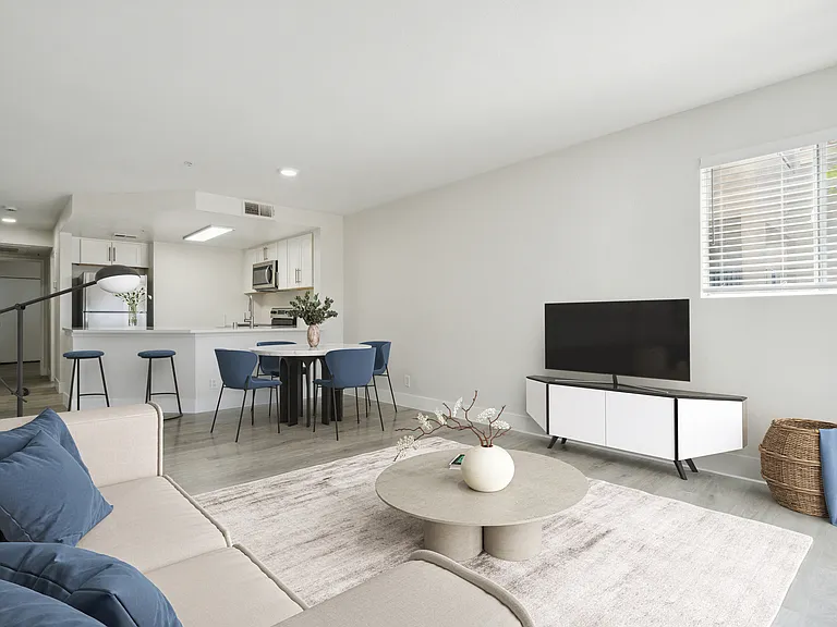 Newport Palms Apartments — Photo 6