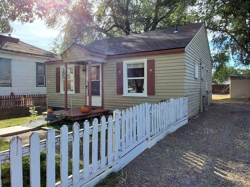 1st image of 627 NW Ewen St