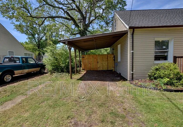 2 Clover St — Photo 22