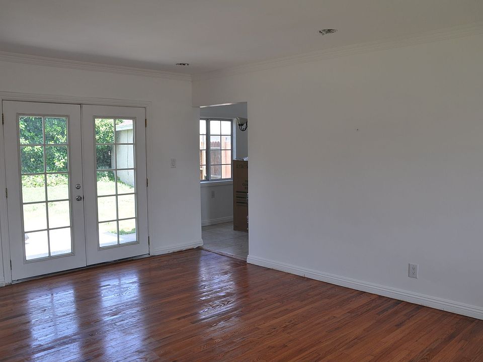 2nd image of 2271 W Orange Grove Ave