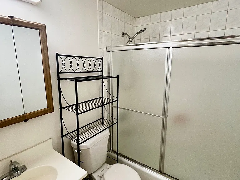 446 Arch St #3 — Photo 4