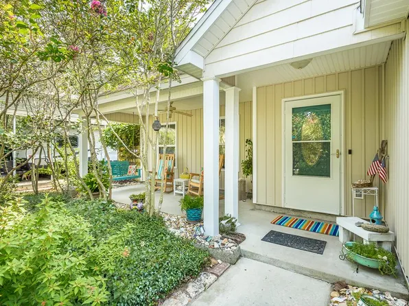 914 NE 6th St, Carrabelle, FL 32322