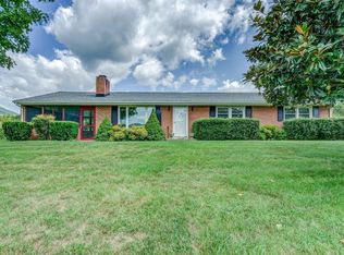 820 Laymantown Rd, Troutville, VA 24175